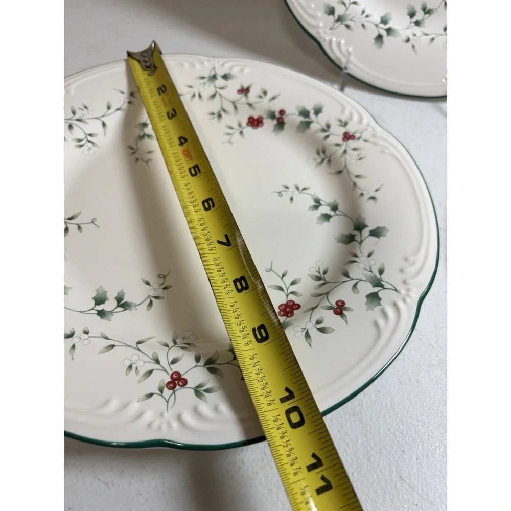 PFALTZGRAFF WINTERBERRY Berry Dinner Plates 10.5